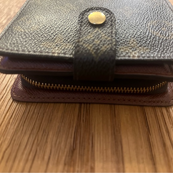 Louis Vuitton Monogram Compact Wallet - Picture 2 of 13